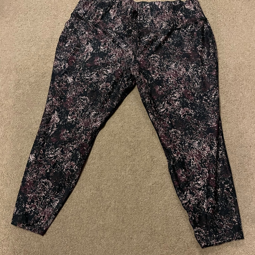 Livi Active Black and Pink Abstract Leggings